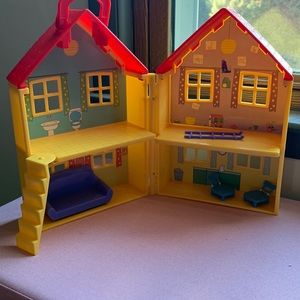 Travel peppa pig house
